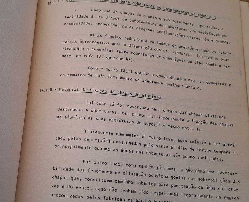 Revestimentos descontínuos das coberturas fibrocimento plástico.. LNEC