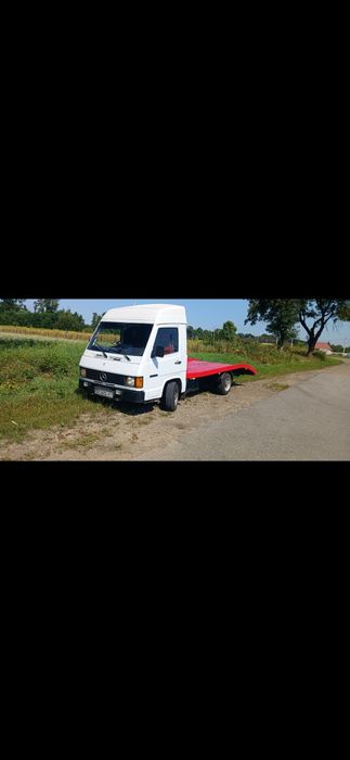 Евакуатор Mercedes mb100