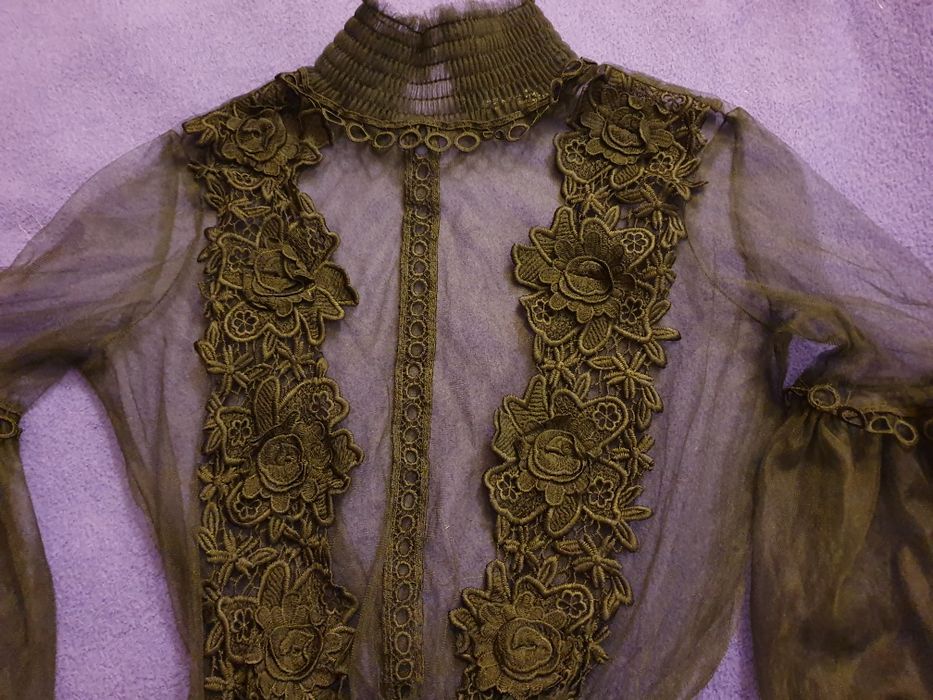 Bluzka tiulowa z czarnym topem