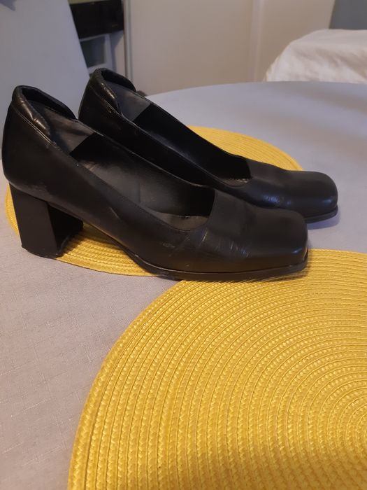 Buty czółenka skórzane. Firma D'Crispin. 41 Firma