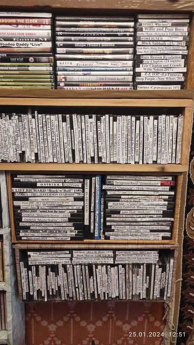 Ищу покупателя-меломана по ВИНИЛУ,CDC дискам и АУДИО КАССЕТАМ