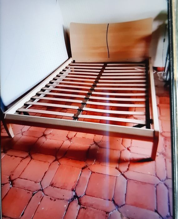 Cama casal. Impecável.
