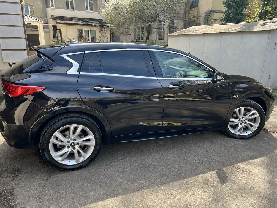 Продам Infiniti QX30