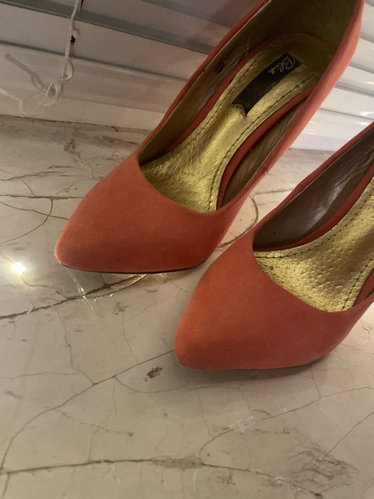 Жіночі туфлі на підборах