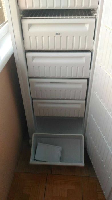 Морозильна камера Indesit SFR 167 NF.002