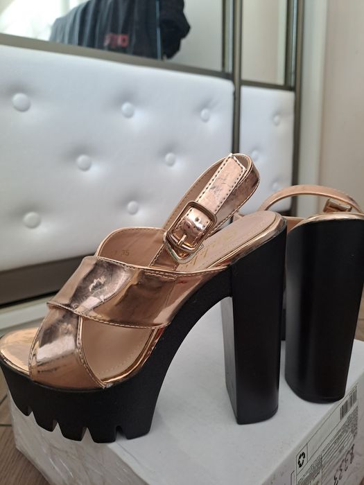 Босоніжки туфлі нові 35 розмір