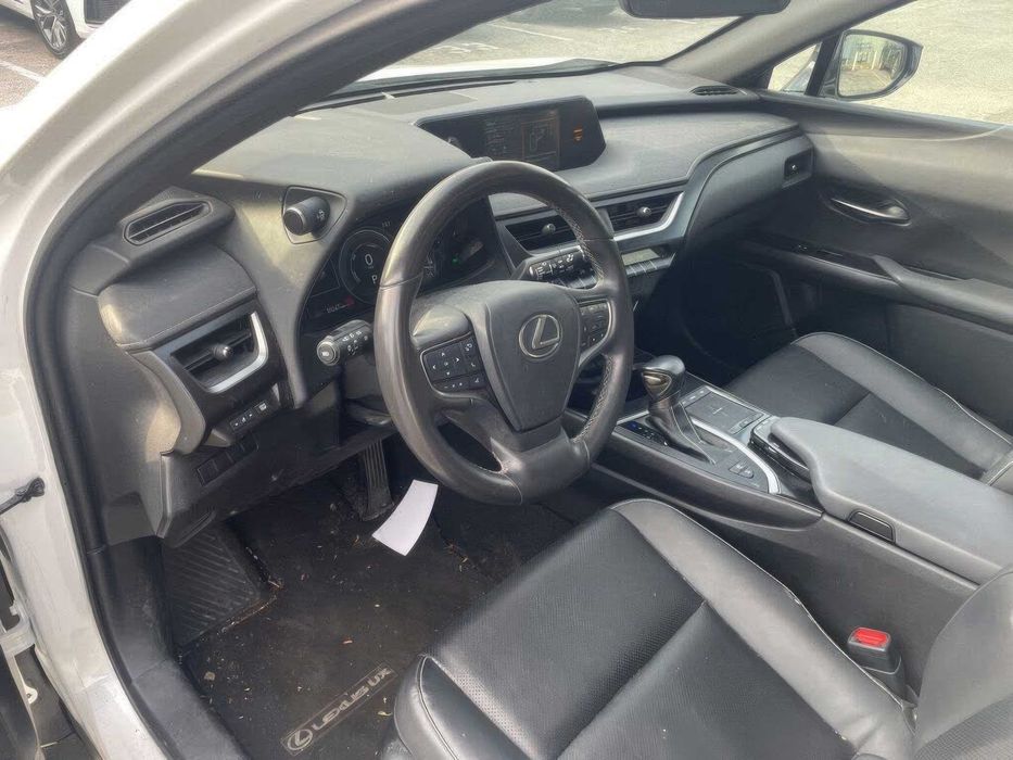 Lexus UX 250h      2020