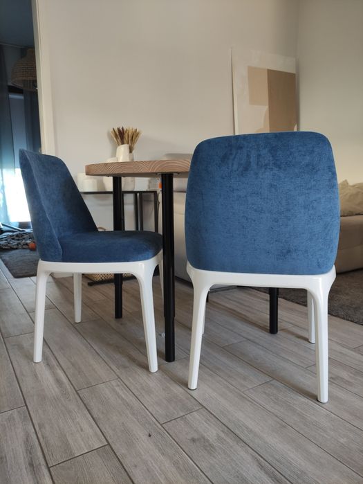 Cadeiras em madeira lacada