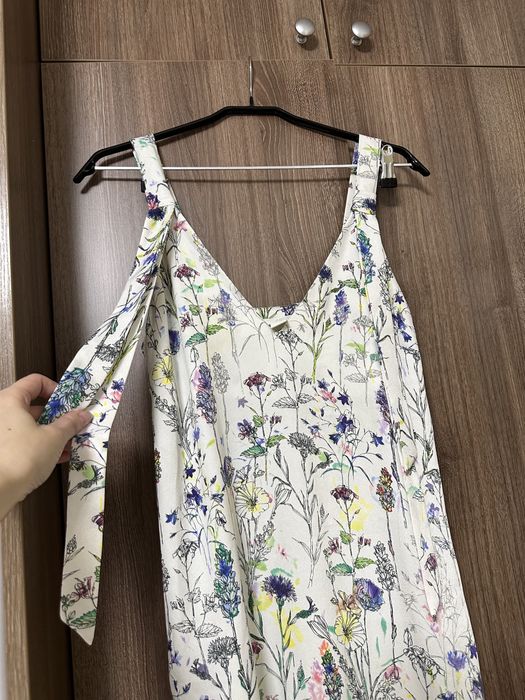 Стильна сукня від H&M