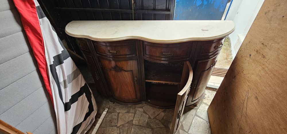 Aparador com espelho