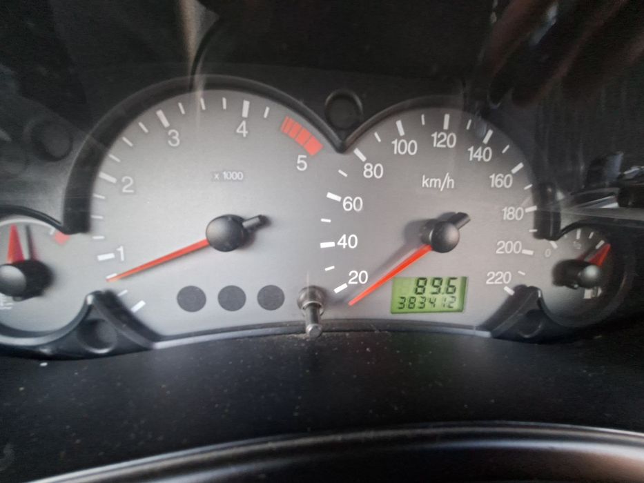 Ford Focus 1.8 tddi  90cv — photo 2