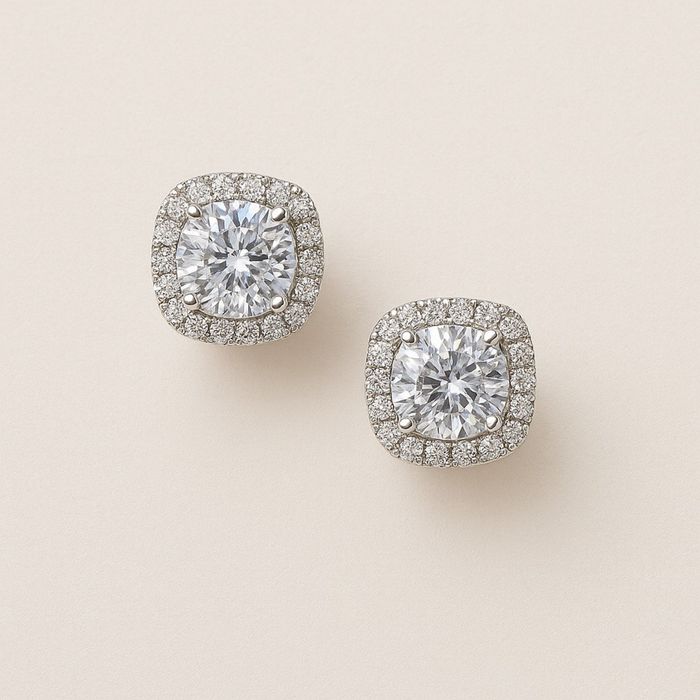 Серебряные сережки гвоздики с бриллиантами-муассанитами