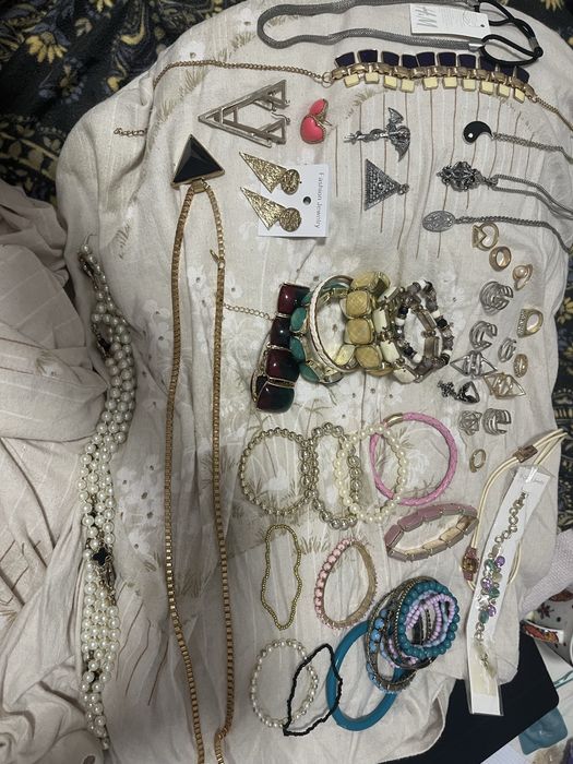 Бижутерия , украшения. Серьги, Кольца , Браслеты, ожерелья, цепочки.