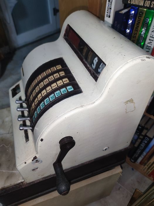 Caixa Registadora antiga a foncionar.