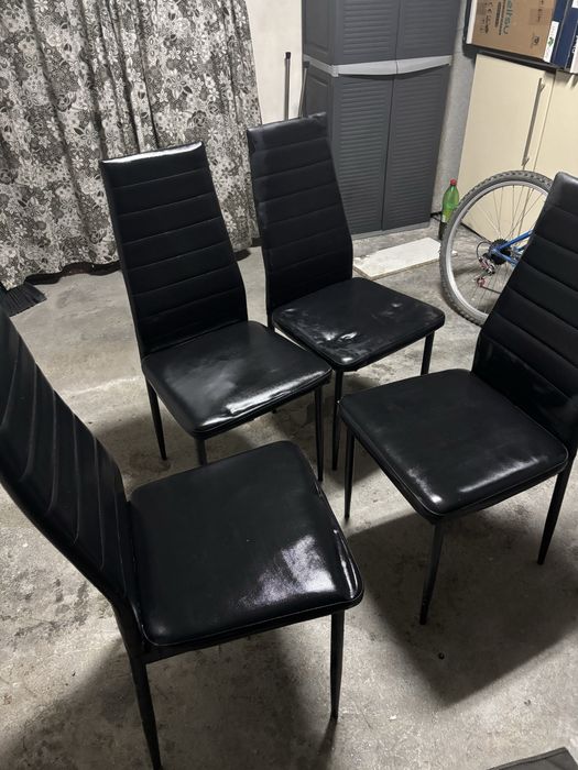 Vende se Cadeiras pretas