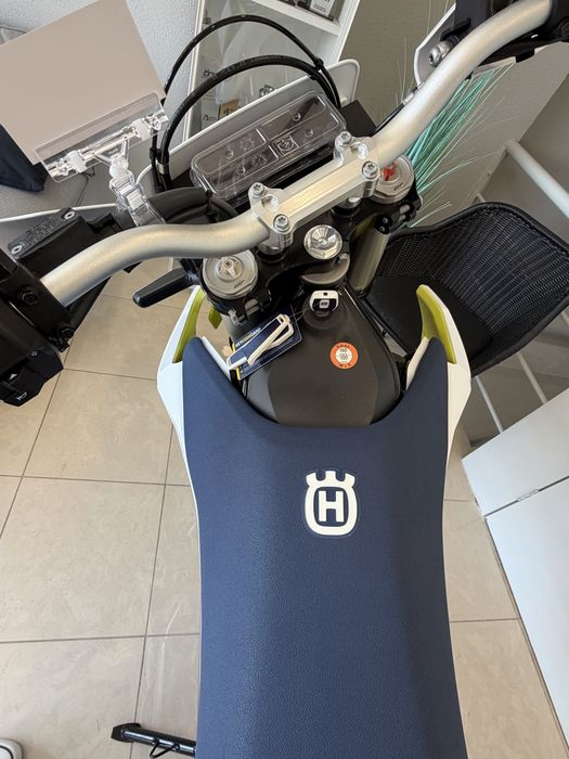 Husqvarna 701 zero km - para entrega imediata