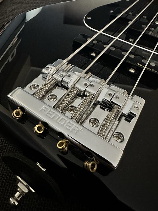 Baixo Fender Player Plus Precision MN Silver Smoke