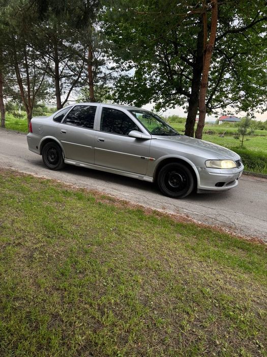 Opel vectra b 2000 року 1.8 бензин