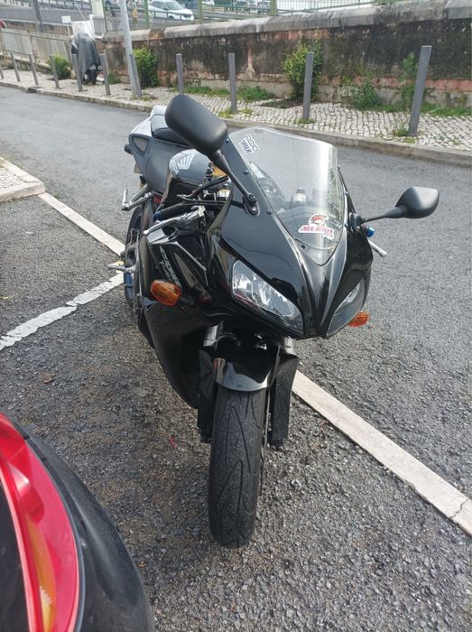 CBR 1000 RR em muito bom estado aceito trocas
