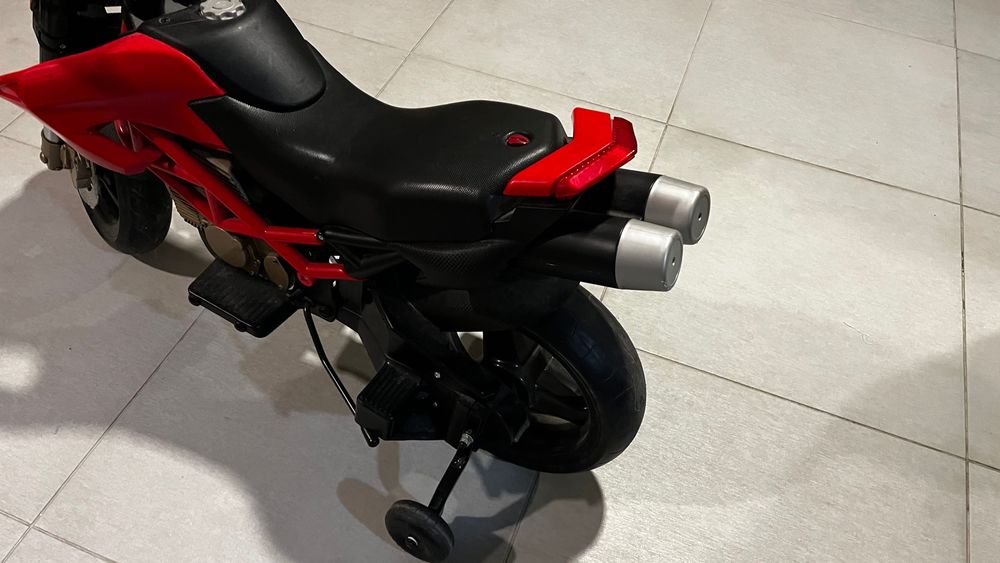 Mota criança bateria