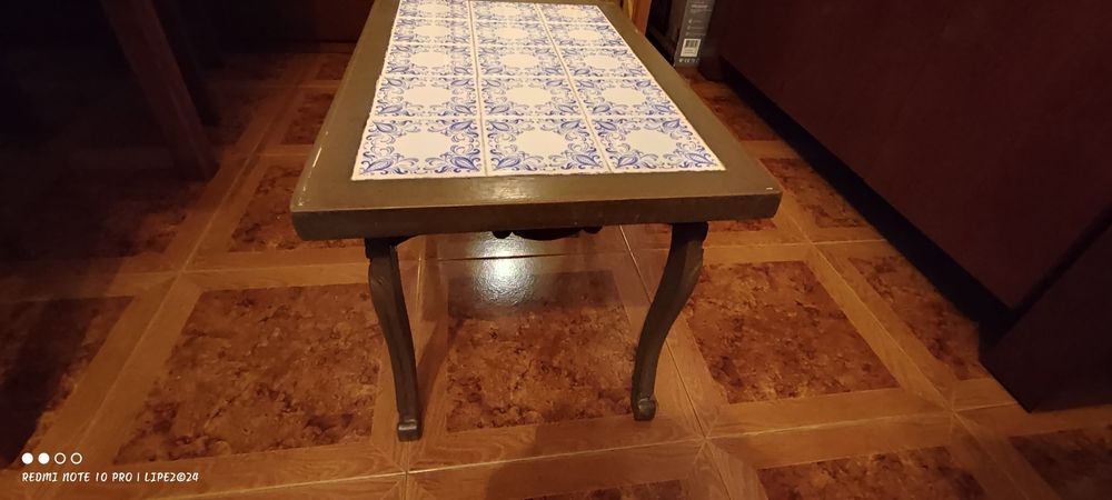 Mesa apoio  vintage com azulejos