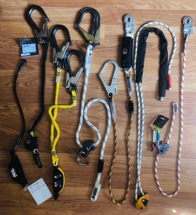 Альпинистское, скалолазное снаряжение карабины