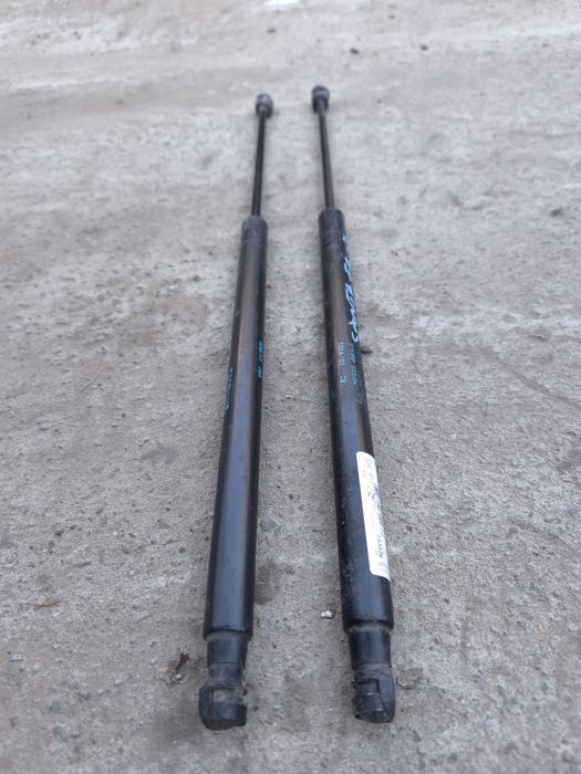 Продам газовые упоры багажника на hyundai santa fe 1