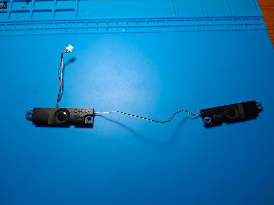 Colunas de Asus E406M