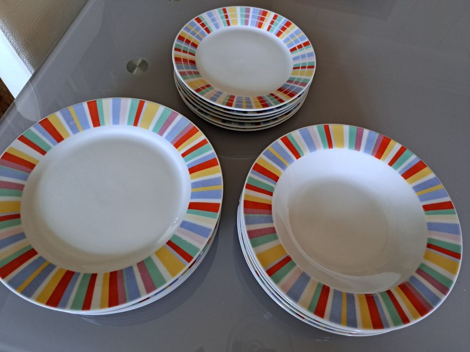 Conjunto de pratos às riscas