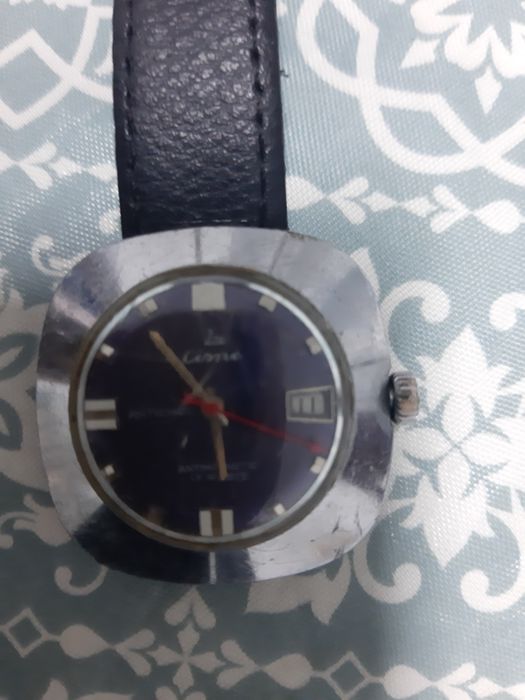 Vários relógios à escolha, tudo a funcionar