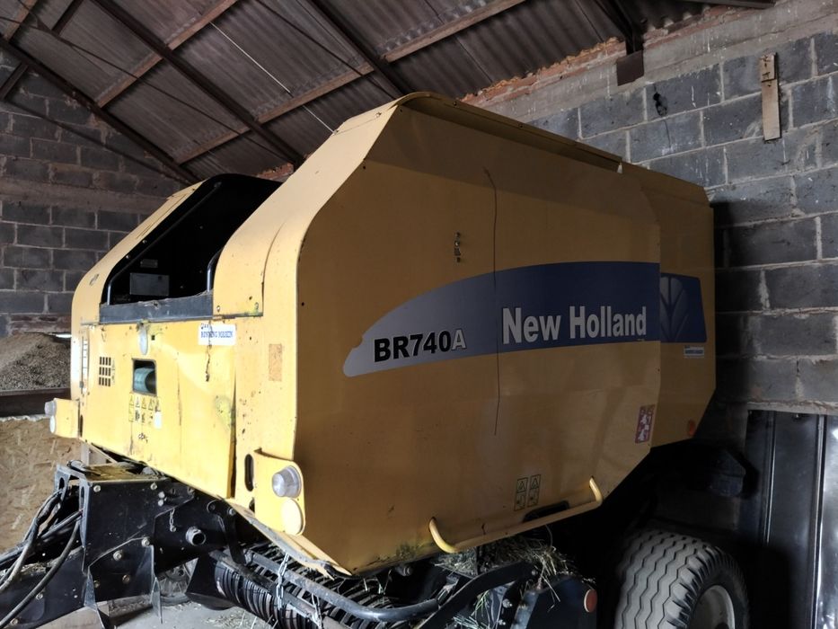 Prasa New Holland BR740A