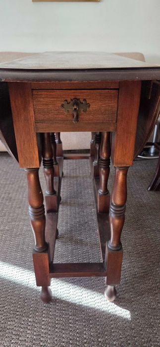 Mesa redonda antiga extensível + 6 cadeiras (para restauro)