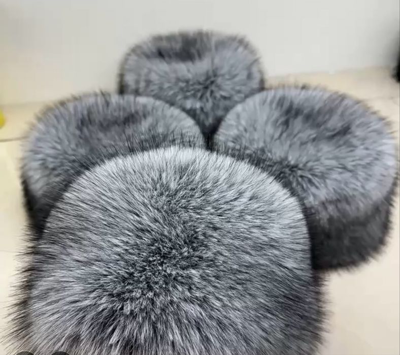 Хутряна шапка зимова з хутра меховая пушиста пухнаста пушистая шапка