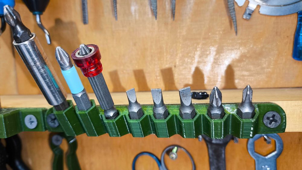 Бітотримач на стіну