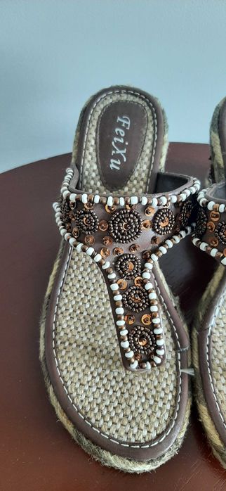 Japonki na koturnie 38 z koralikami na lato