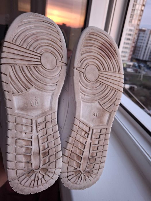 Кросівки, крассовки