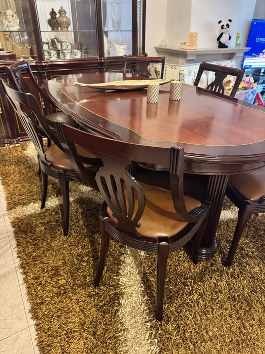 Mesa de Jantar Clássica com Cadeiras – Madeira Escura