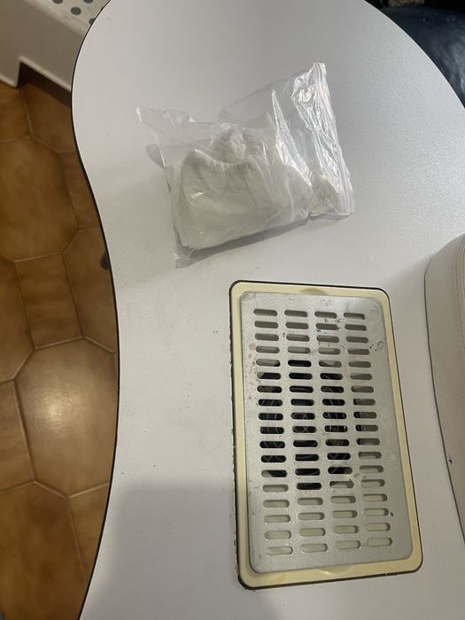 Mesa de manicure com aspirador