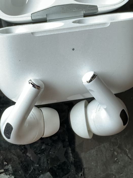 Airpods Pro 1, 2023 год, бу оригинал