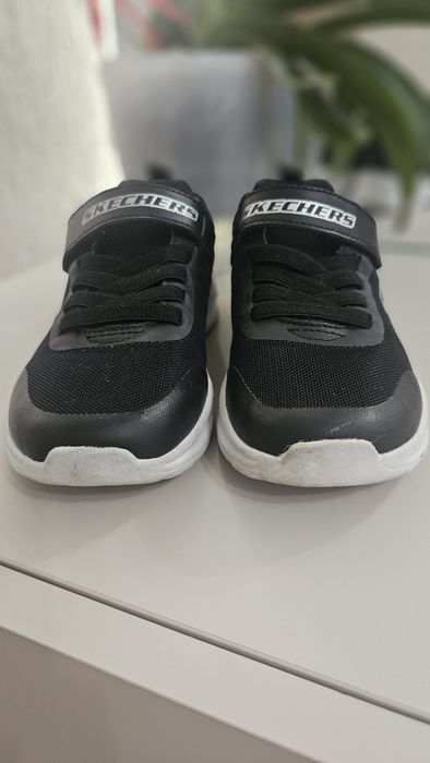 продам дитячі кросівки sketchers
