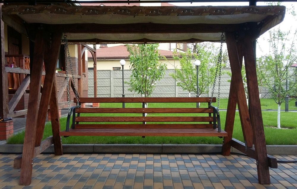 Продається дерев'яна гойдалка.