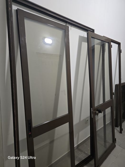 Sofa,resguardo,janela,porta ,cabeseira ,comoda