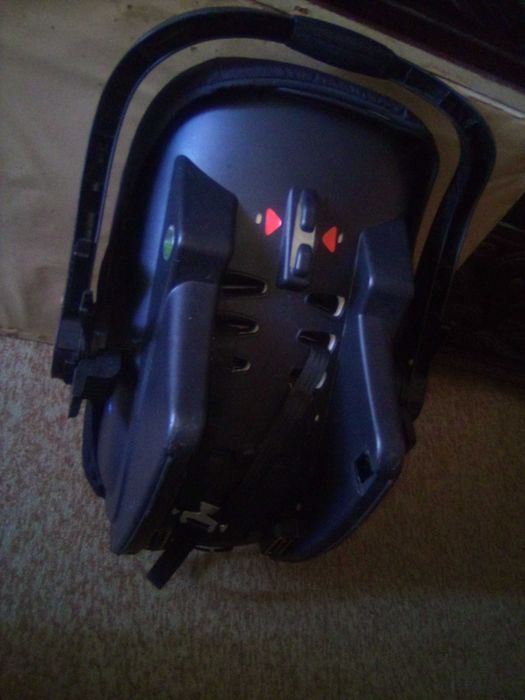 ovo e cadeira de carro criança