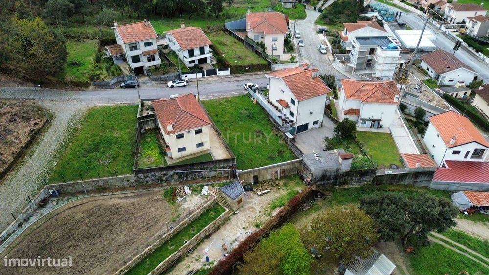 Terreno Urbano com 319 m2 em Fonte Arcada