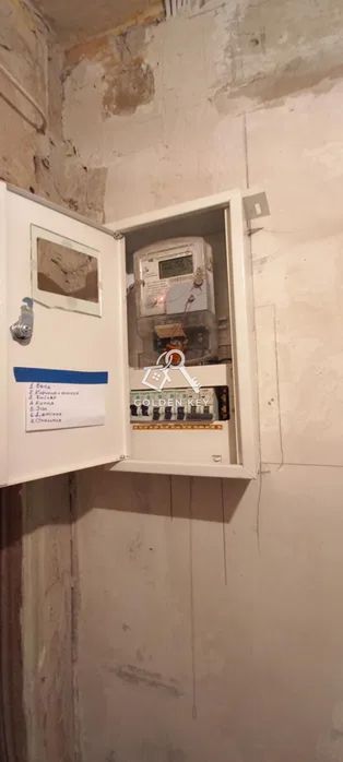 Продаж 3-кімнатної квартири під ремонт на Восході