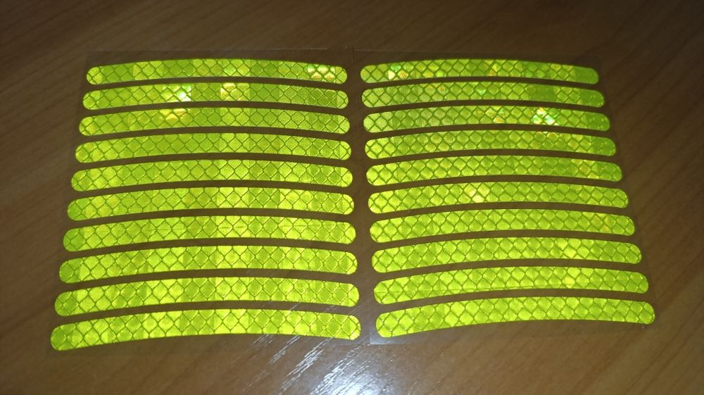 Світловідбивні наклейки на колеса авто велосипед