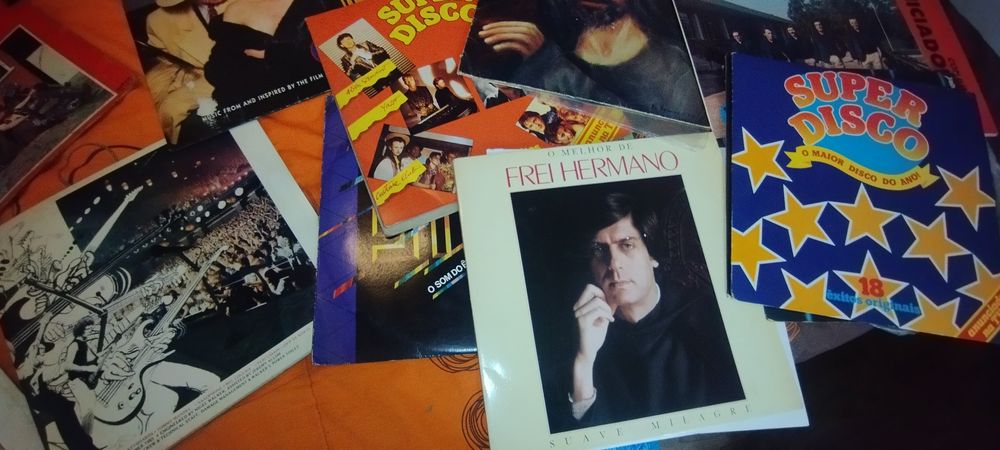 Gira-discos mais discos dos anos 80