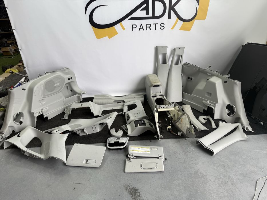 Jeep cherokee kl 2019+ пластик салону карти заглушки бардачок