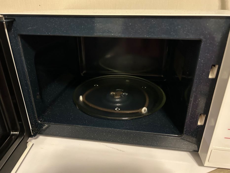 Мікрохвильова піч Samsung ME731K