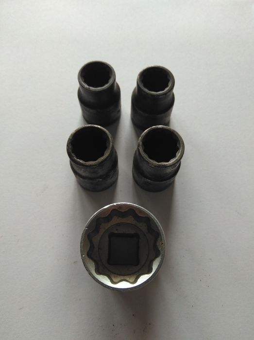 Ключи  под торцевую головку с квадратом на 1/2 и 3/8 дюйма